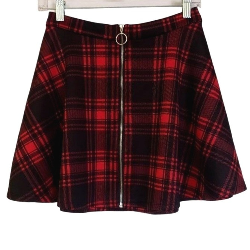 HOT TOPIC PLAID MINI SKIRT SIZE SMALL MEDIUM ZIPPER FRONT RED BLACK‎